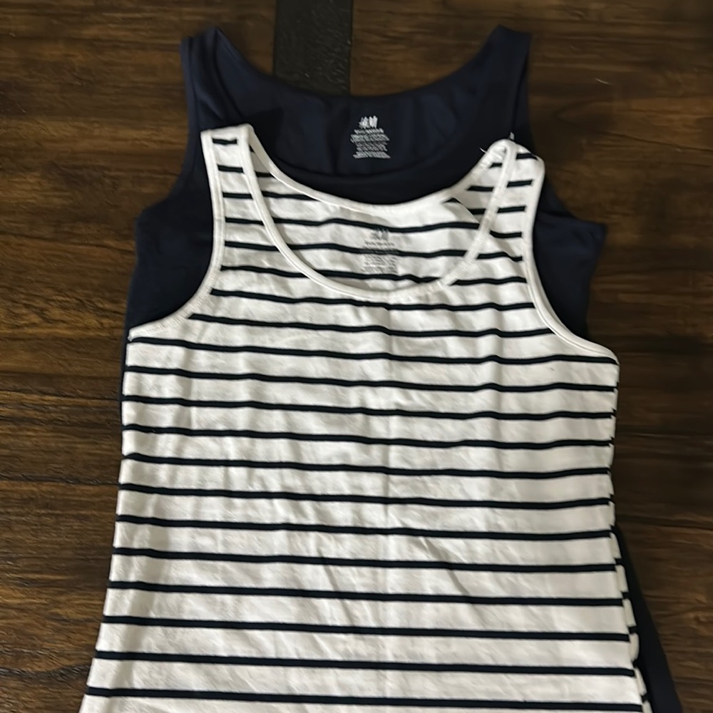 Set of tank tops